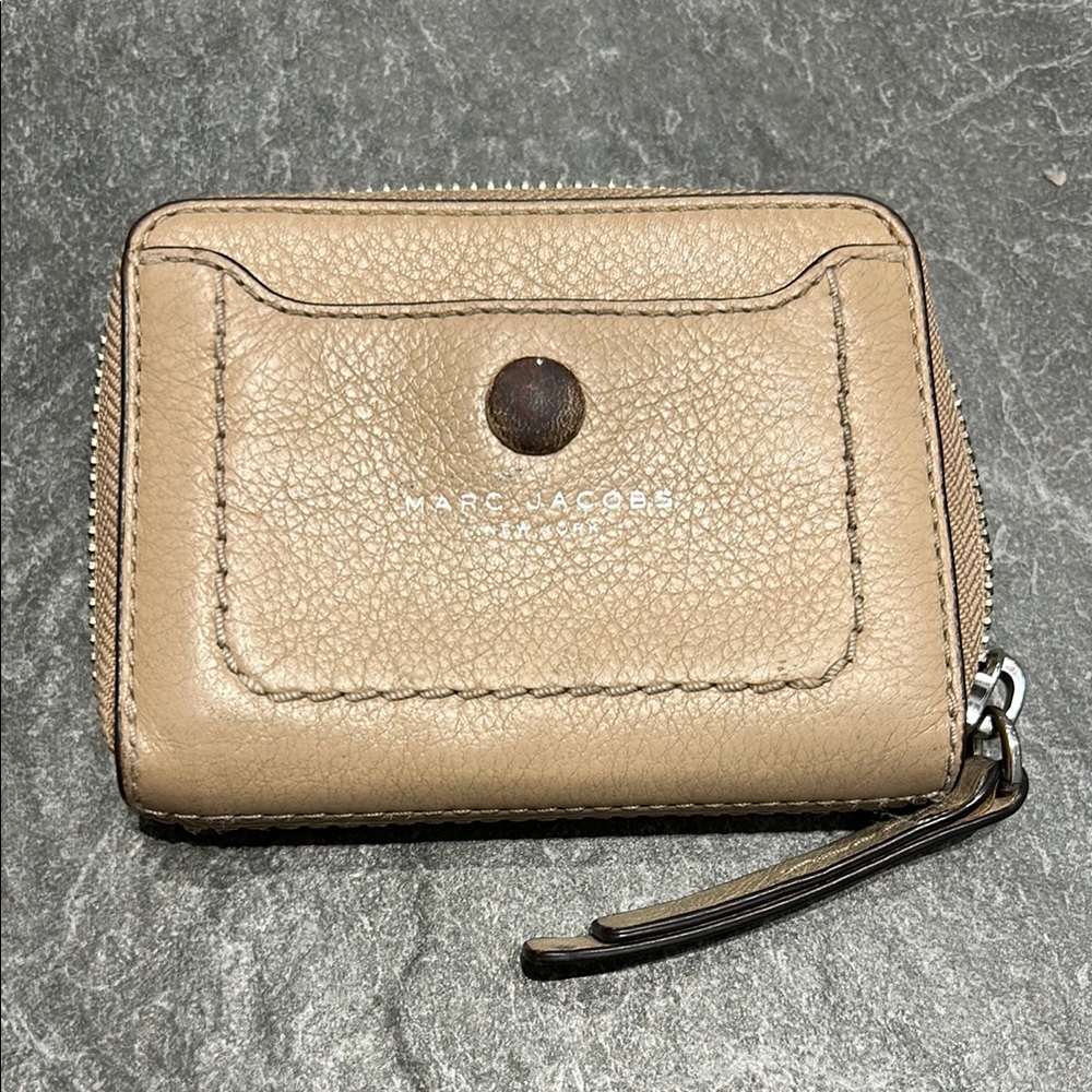 Marc Jacobs Beige Leather Zip Wallet